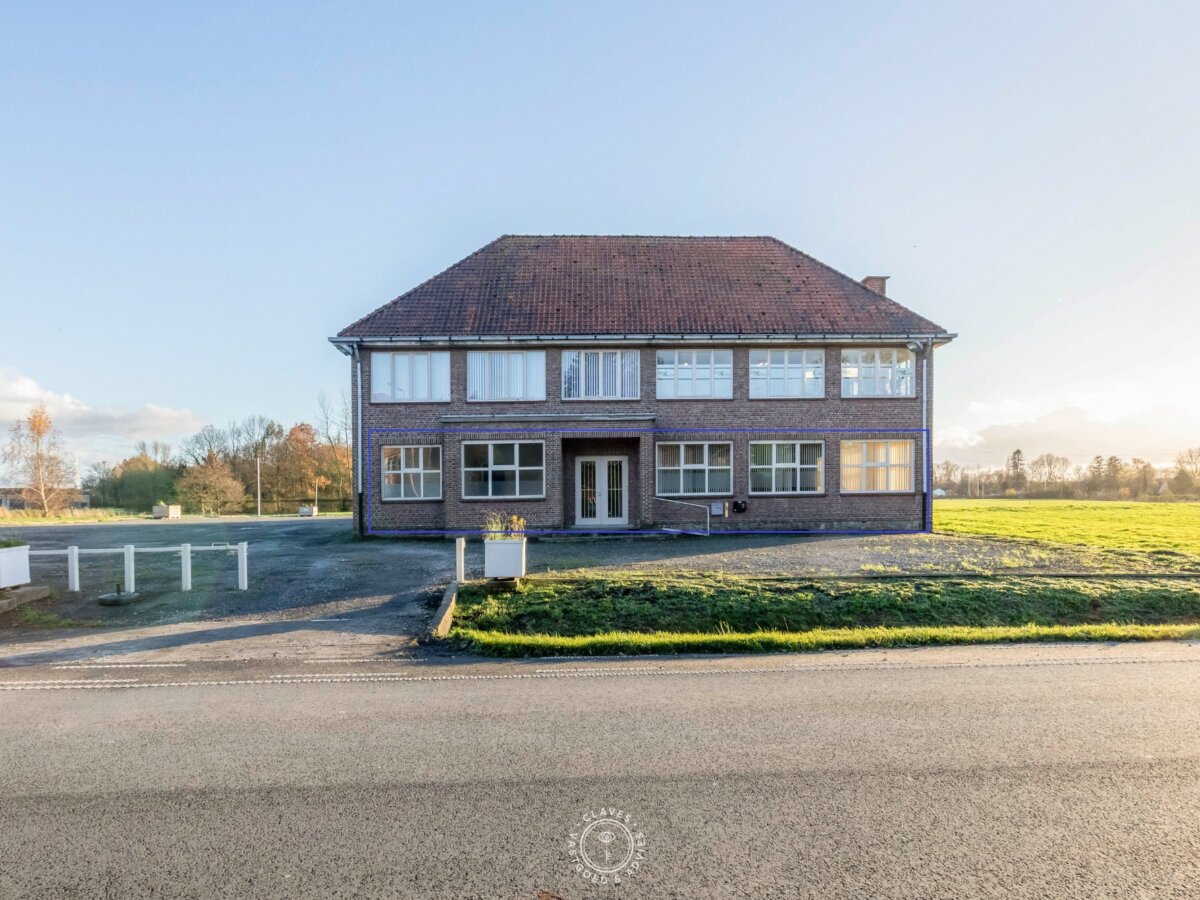 Centraal gelegen kantoor of handelsruimte in Belsele