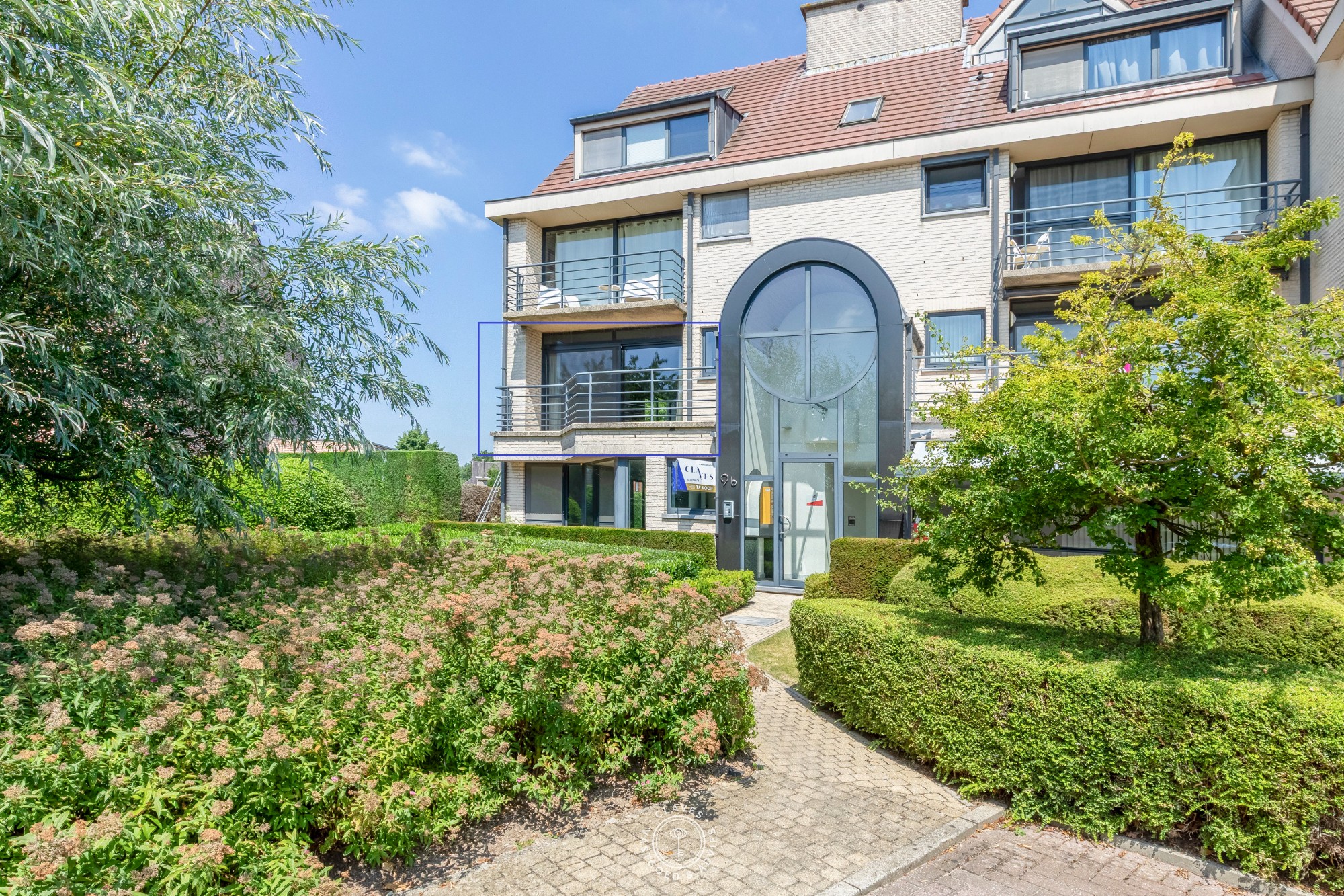 Ruim appartement met drie slaapkamers en zonnig terras