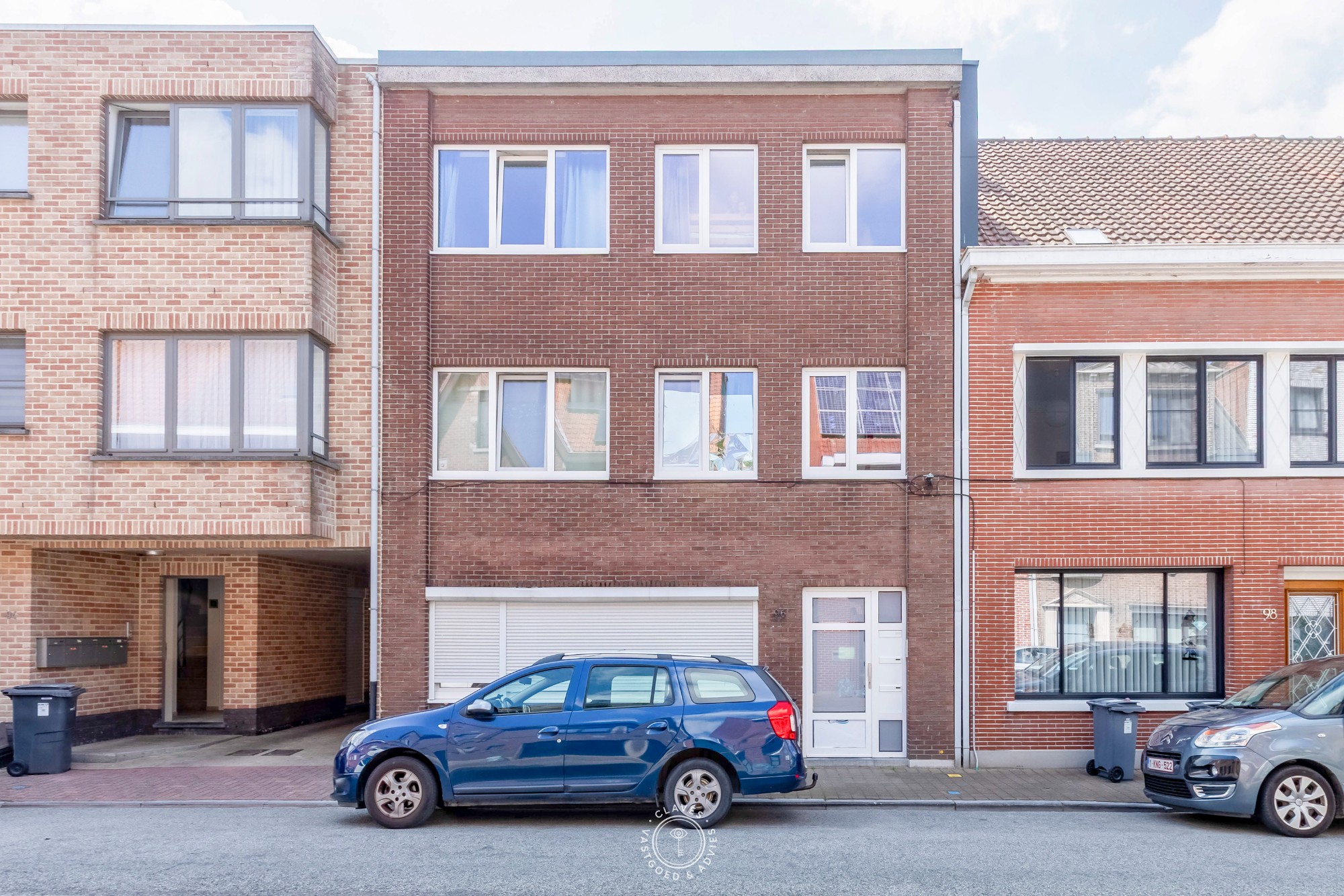 Opbrengsteigendom met drie appartementen op gunstige locatie in centrum Sint-Niklaas