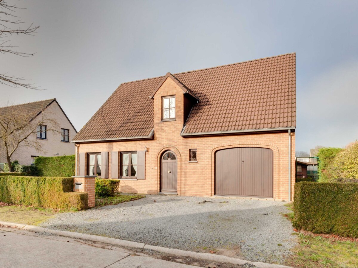 Welgelegen woning op een mooi grondperceel in rustige wijk