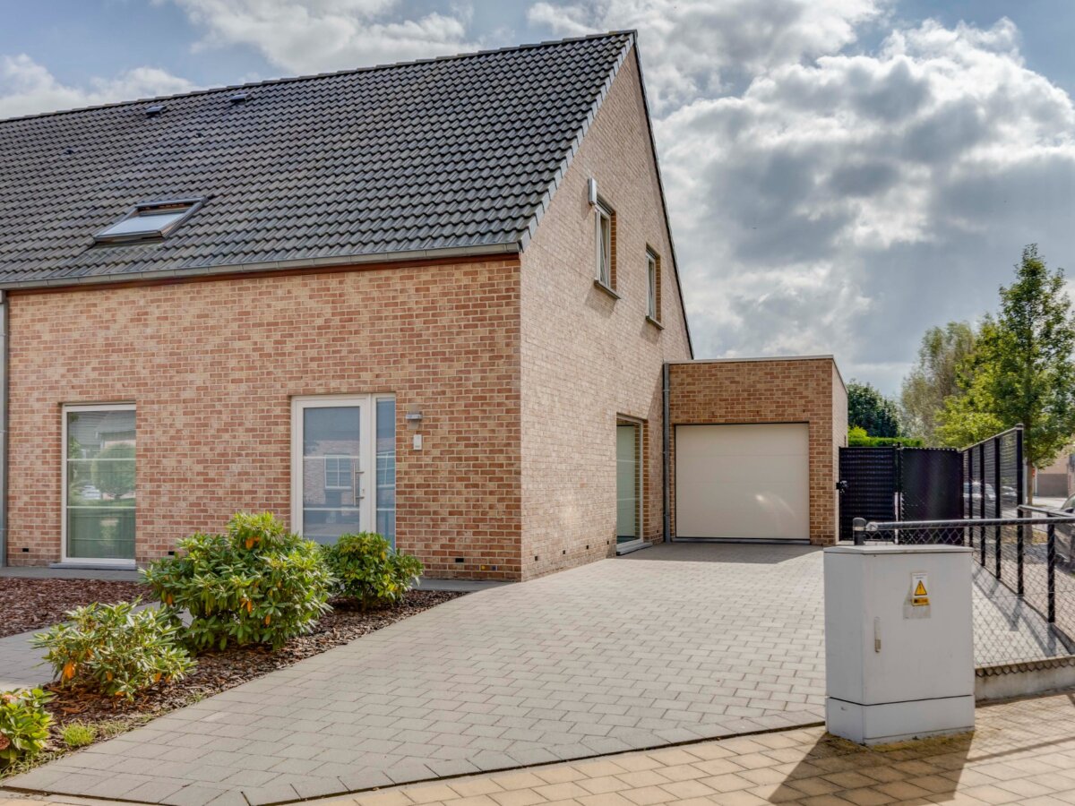 Uitermate verzorgde woning met 3 slaapkamers, garage en tuin
