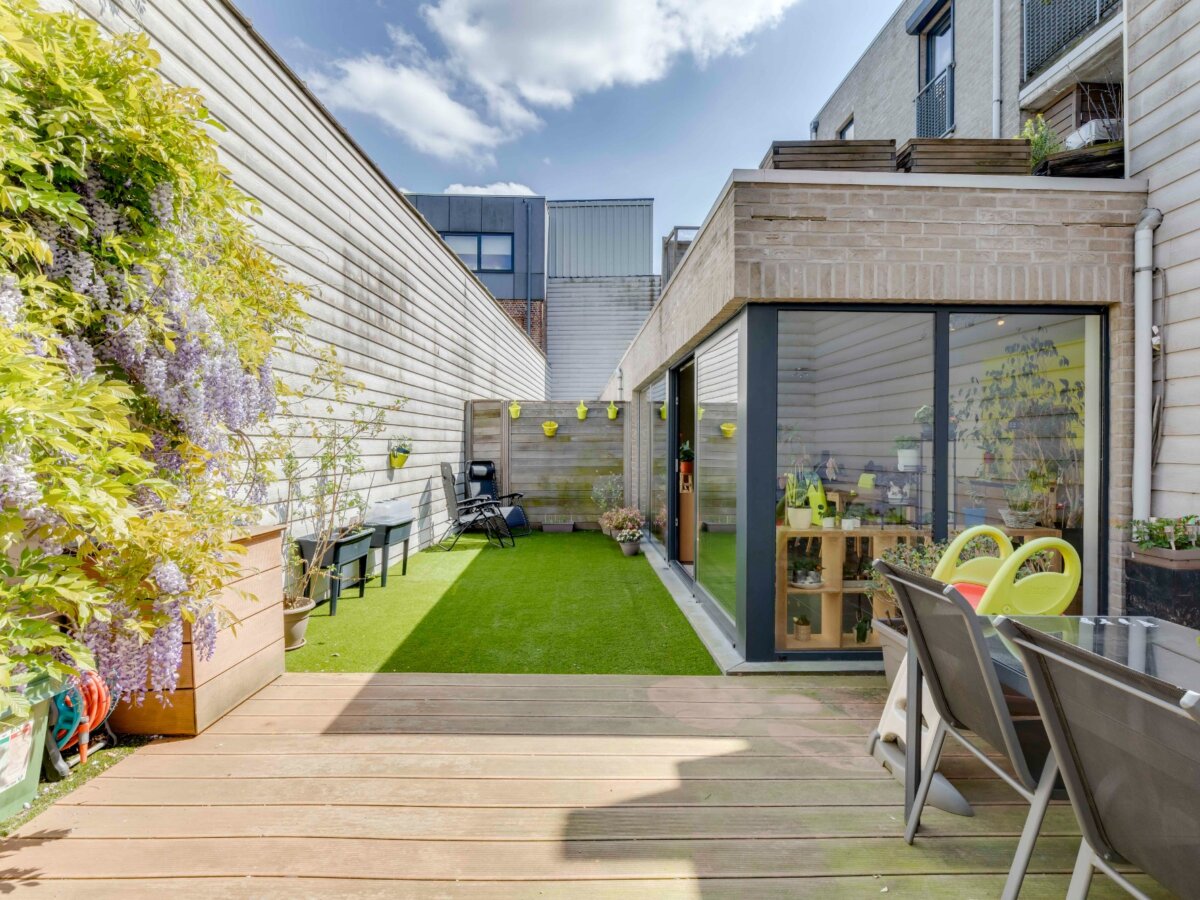 Tof gelijkvloers appartement met zeer ruim terras en autostaanplaats