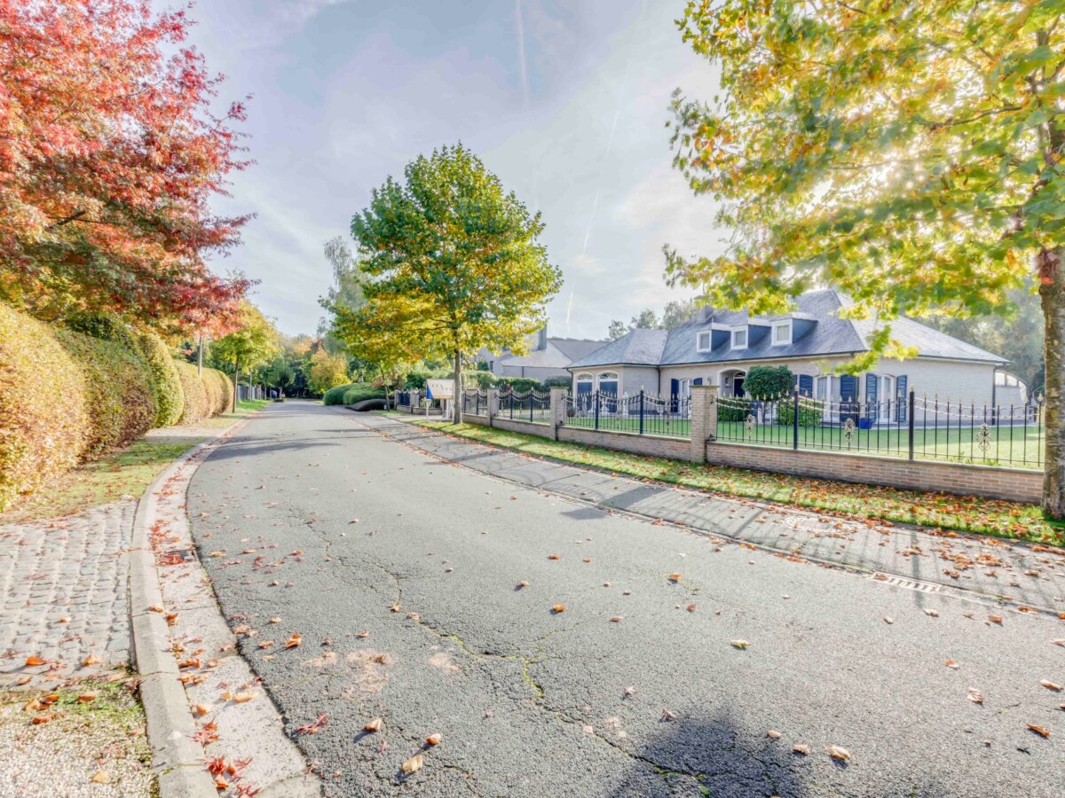 Residentieel gelegen villa op prachtige locatie in het groene Waasmunster