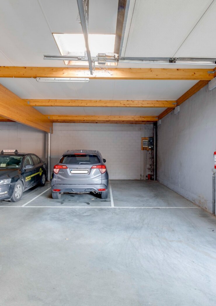 Zeer goed gelegen overdekte autostaanplaatsen te huur