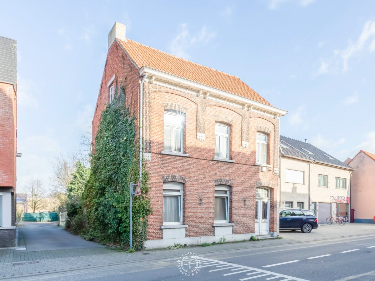 Potentiële bouwgrond voor eengezins- of duowoning met garages