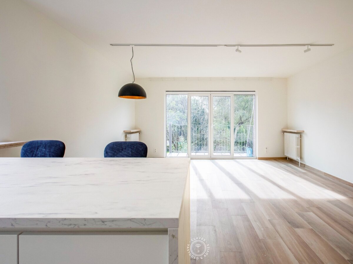Uniek 2 slaapkamer appartement met terras én tuin