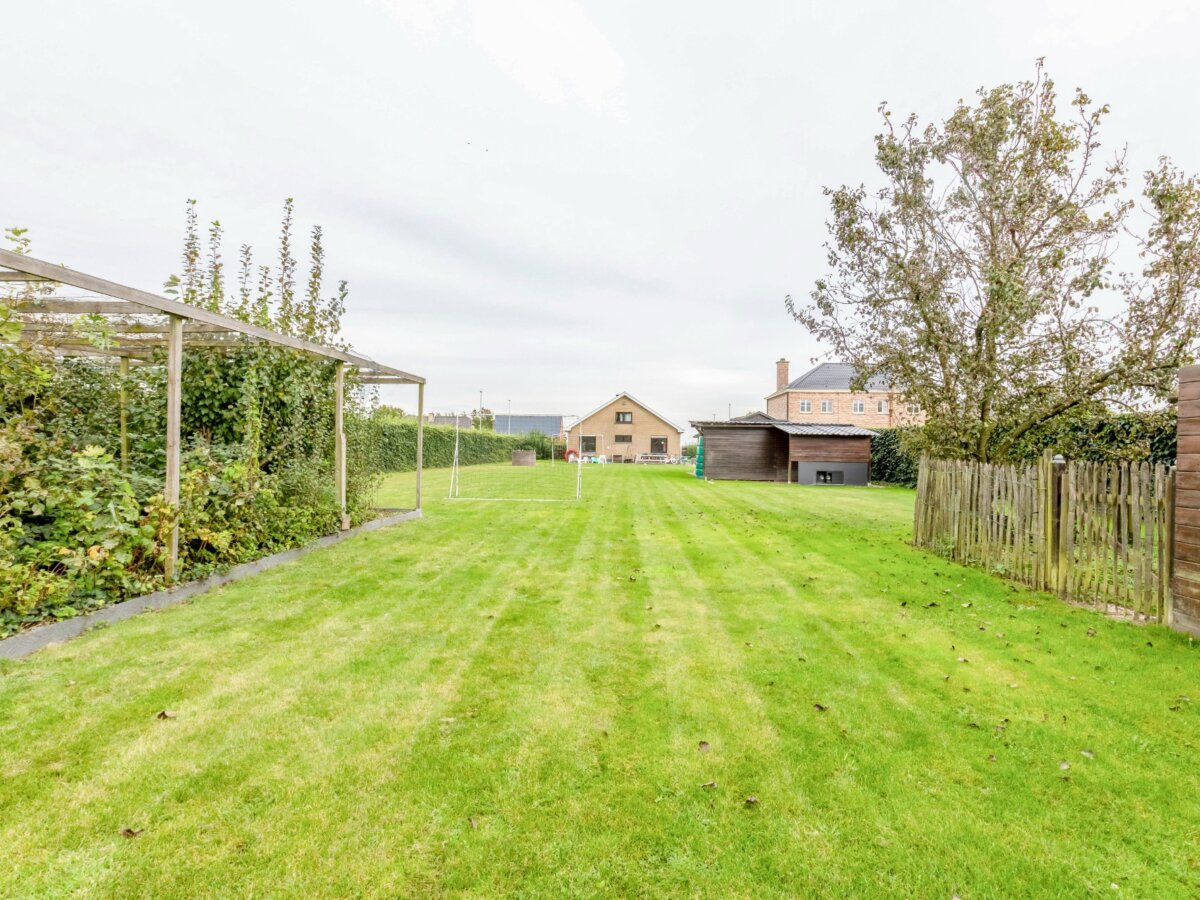 Goed gelegen woning met prachtige tuin in Elversele