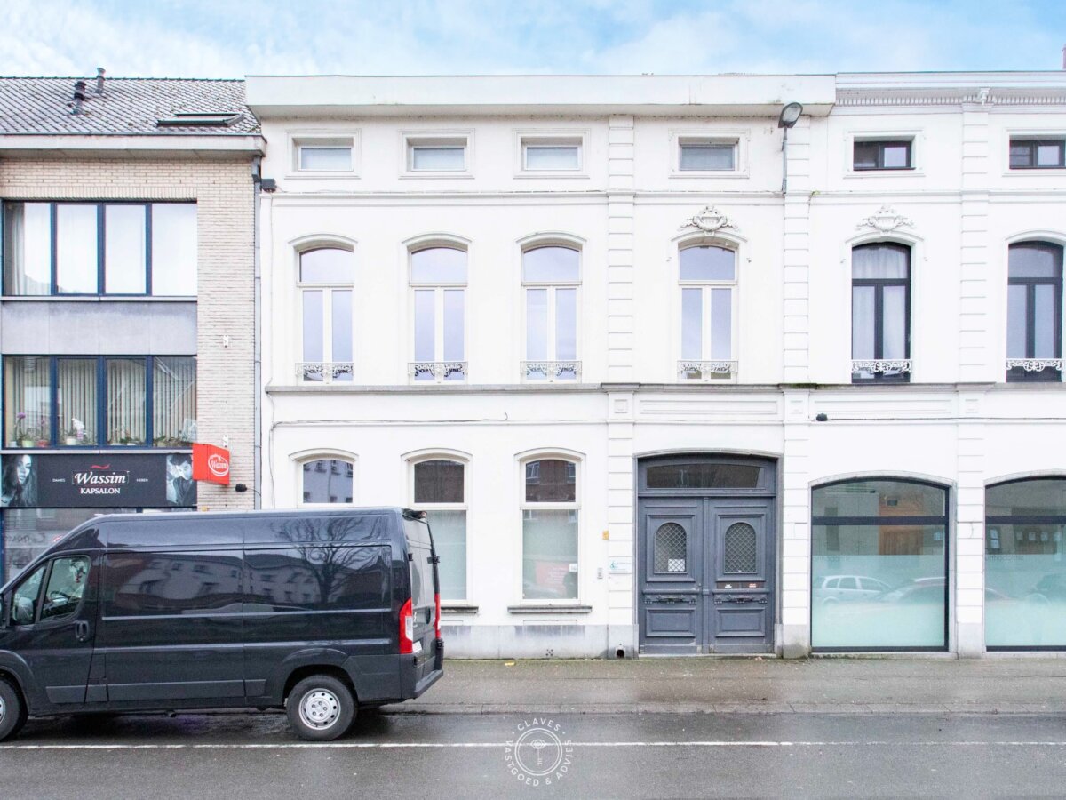 Uitzonderlijk kantoorgebouw met allure centraal gelegen en garages