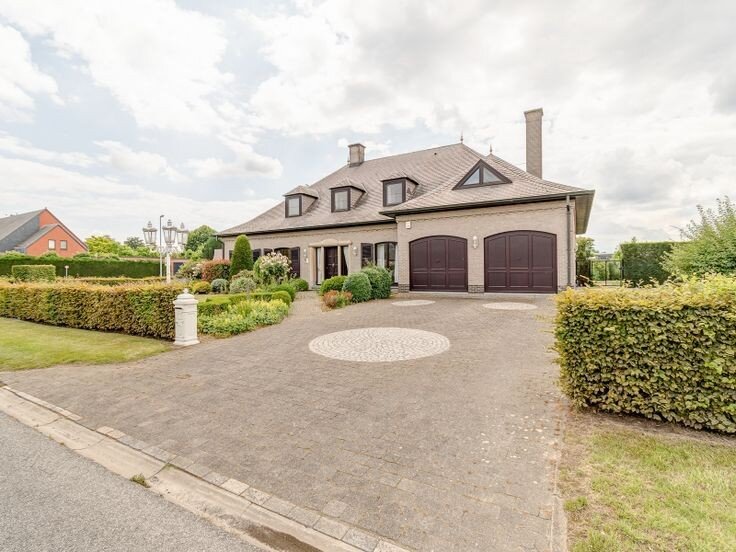 Villa met nieuw te bouwen KMO-unit