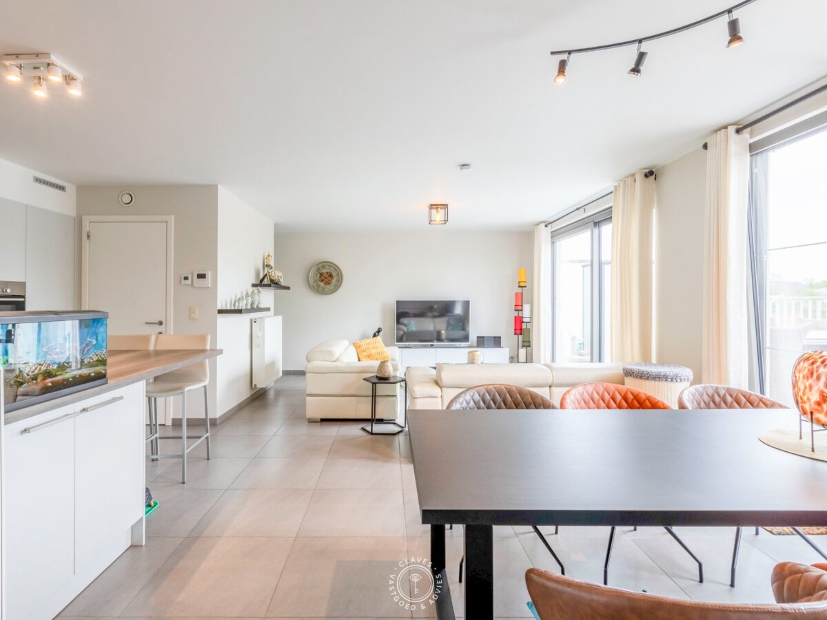 Fijn één slaapkamer appartement met ruim zonneterras