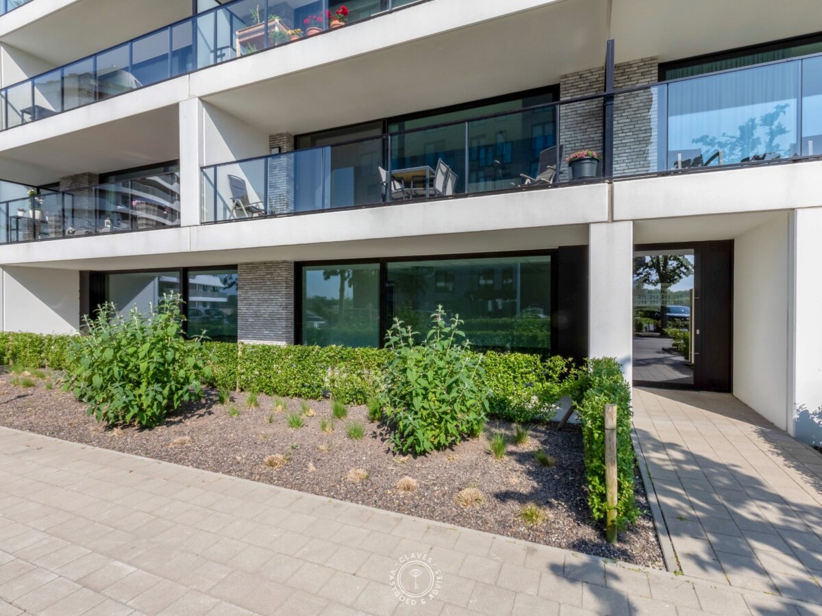 Stijlvol meets duurzaam : gelijkvloers appartement met tuintje vlakbij de Schelde
