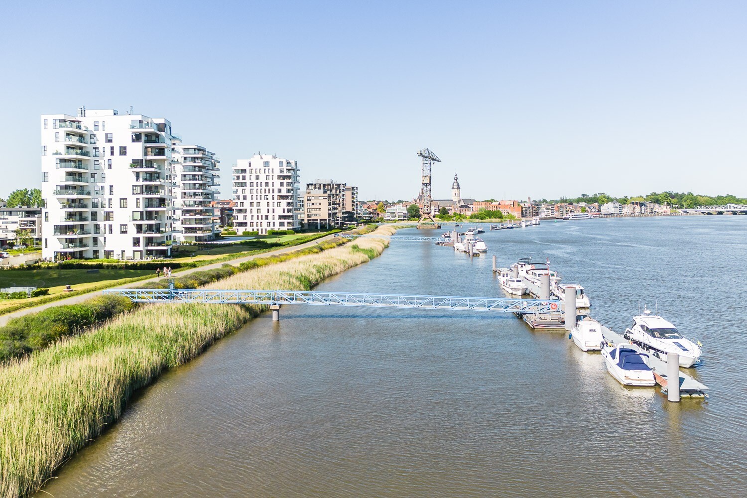 Stijlvol meets duurzaam : gelijkvloers appartement met tuintje vlakbij de Schelde