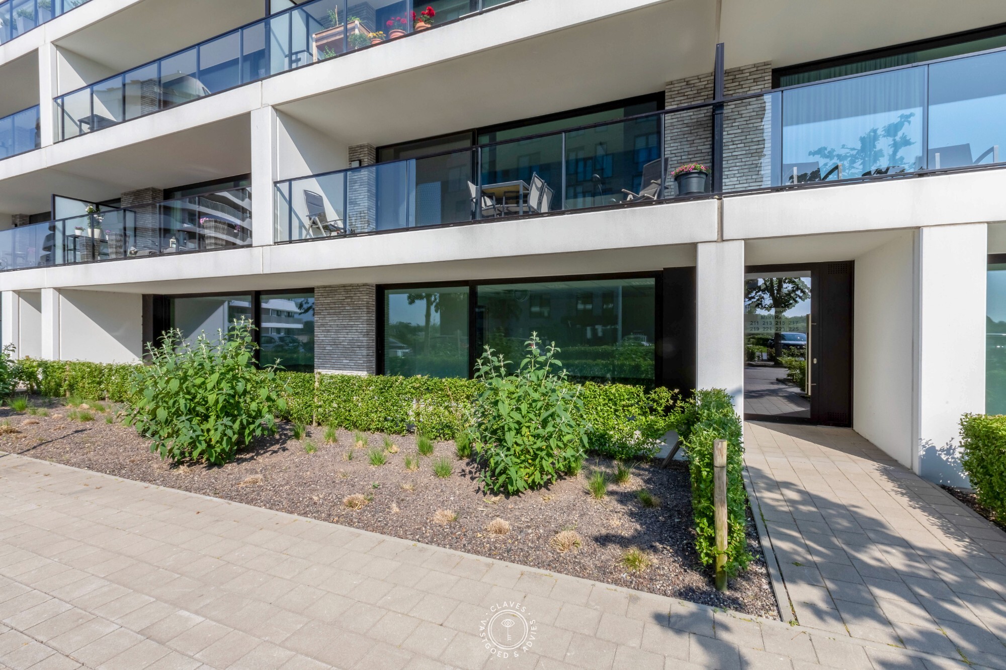 Stijlvol meets duurzaam : gelijkvloers appartement met tuintje vlakbij de Schelde