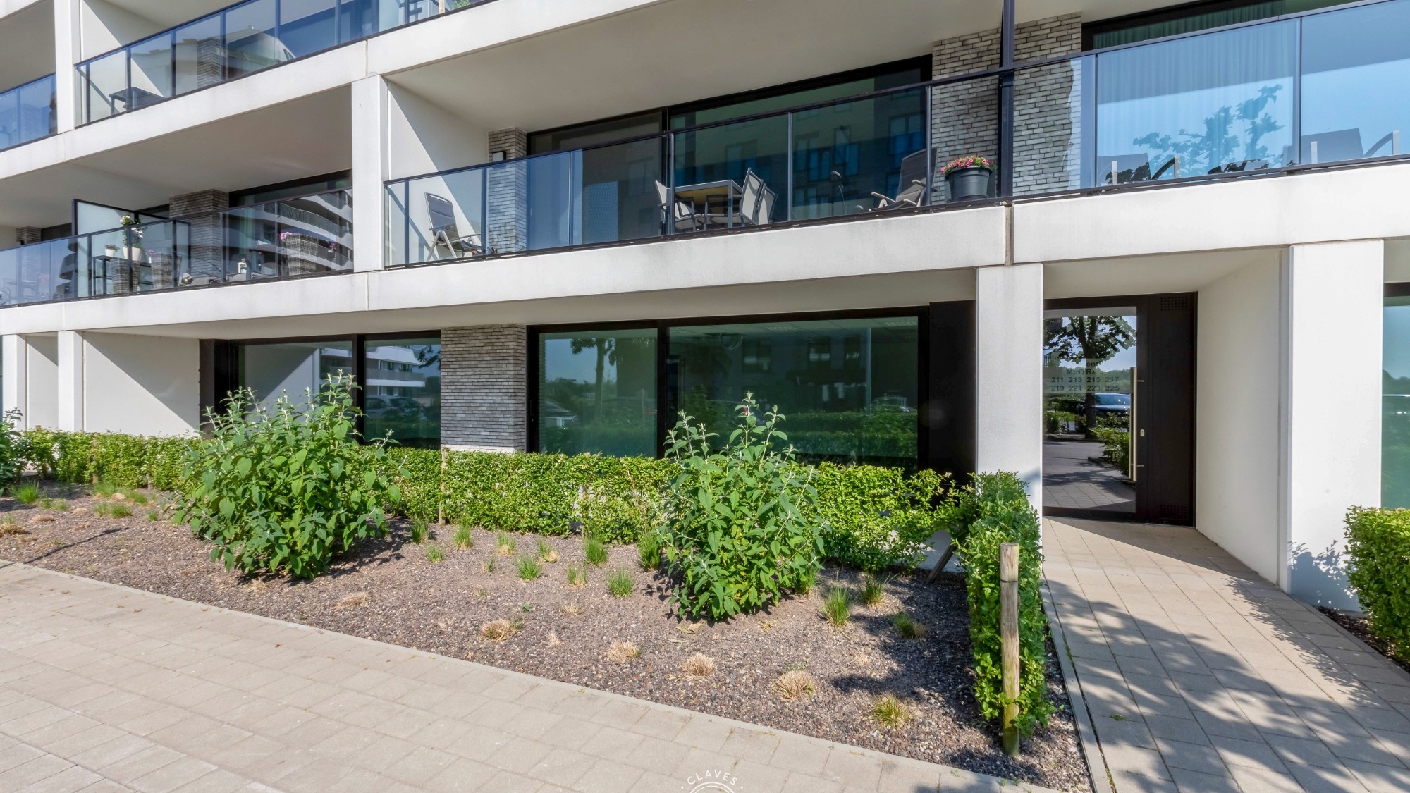 Stijlvol meets duurzaam : gelijkvloers appartement met tuintje vlakbij de Schelde