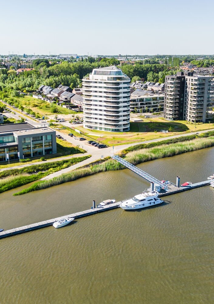 Stijlvol meets duurzaam : gelijkvloers appartement met tuintje vlakbij de Schelde