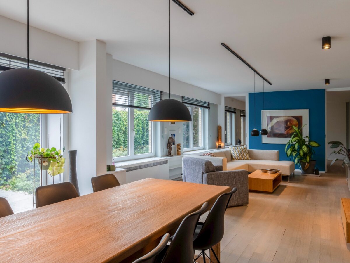 Trendy gelijkvloers appartement met fijn terras én autostaanplaats
