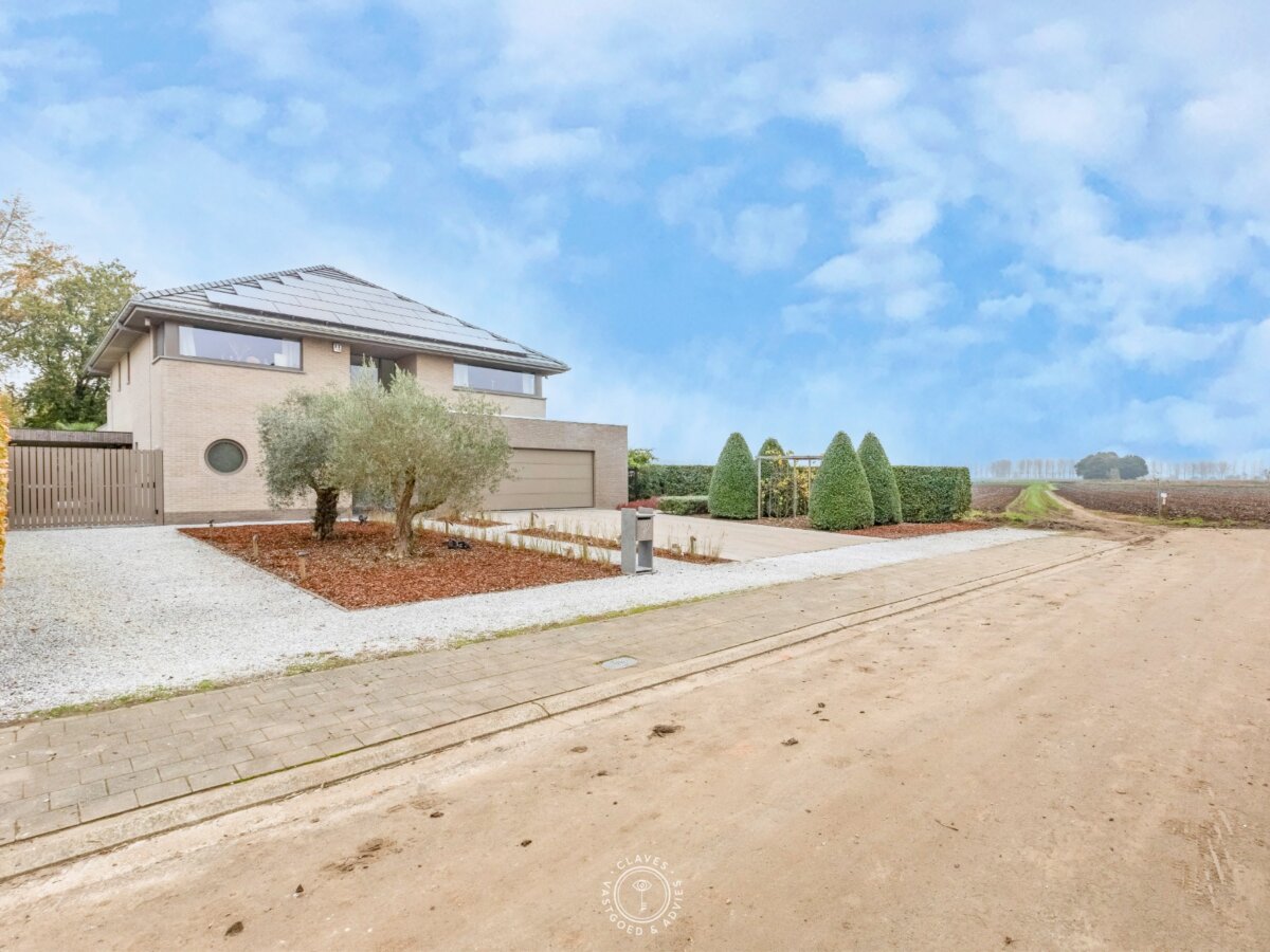 Rustig gelegen moderne villa met zwembad