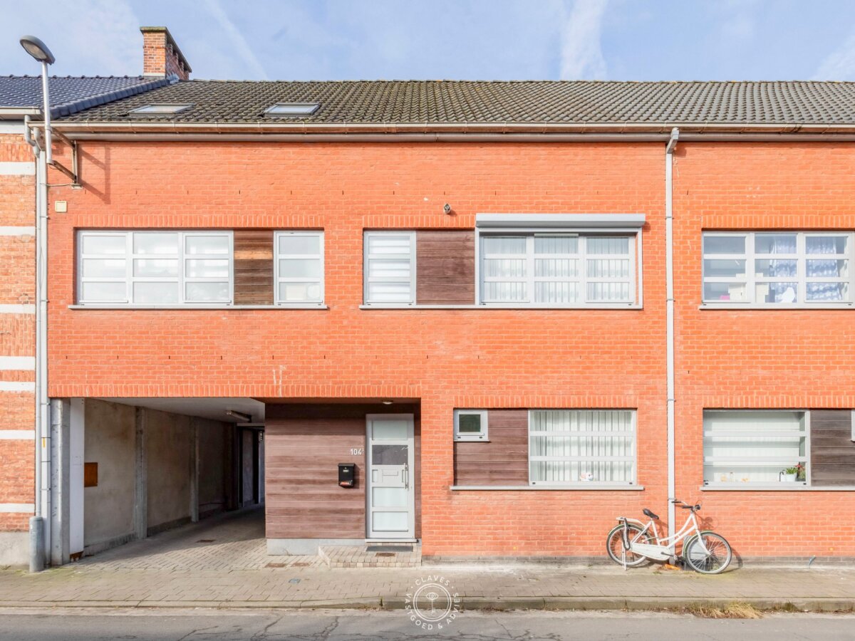 Instapklaar duplex appartement in centrum Sint-Niklaas – ideaal als investering of starterswoning