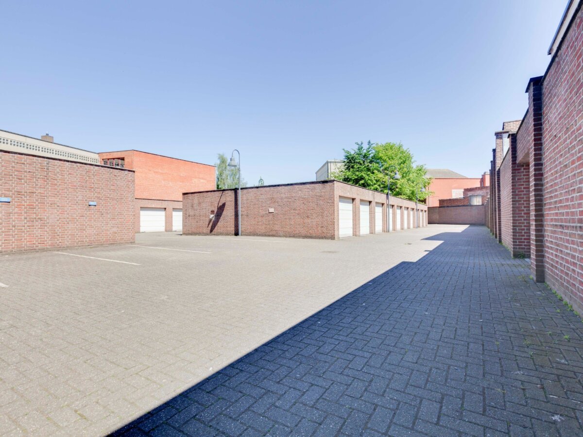 Zeer goed gelegen gesloten garageboxen