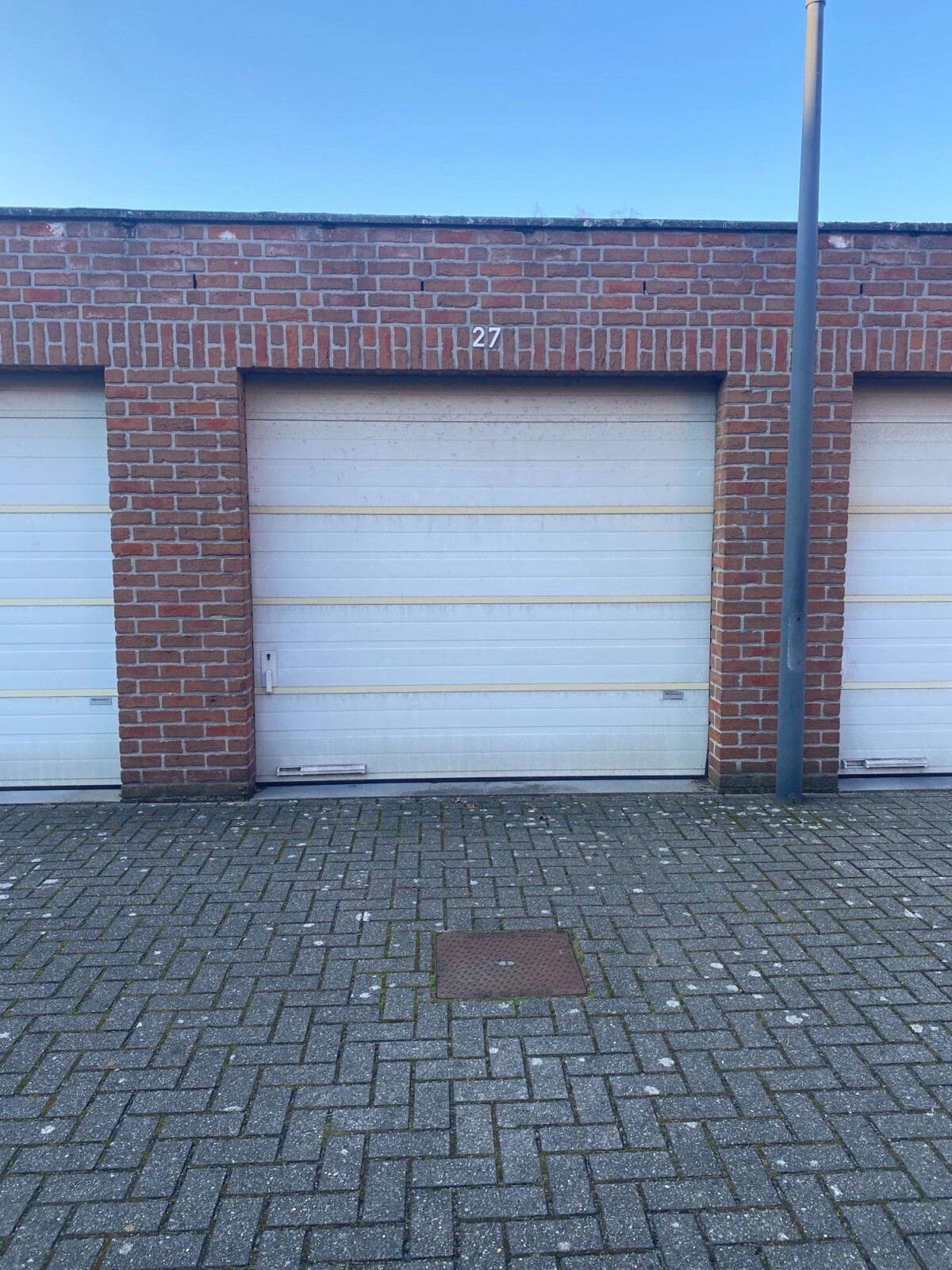 Zeer goed gelegen gesloten garageboxen