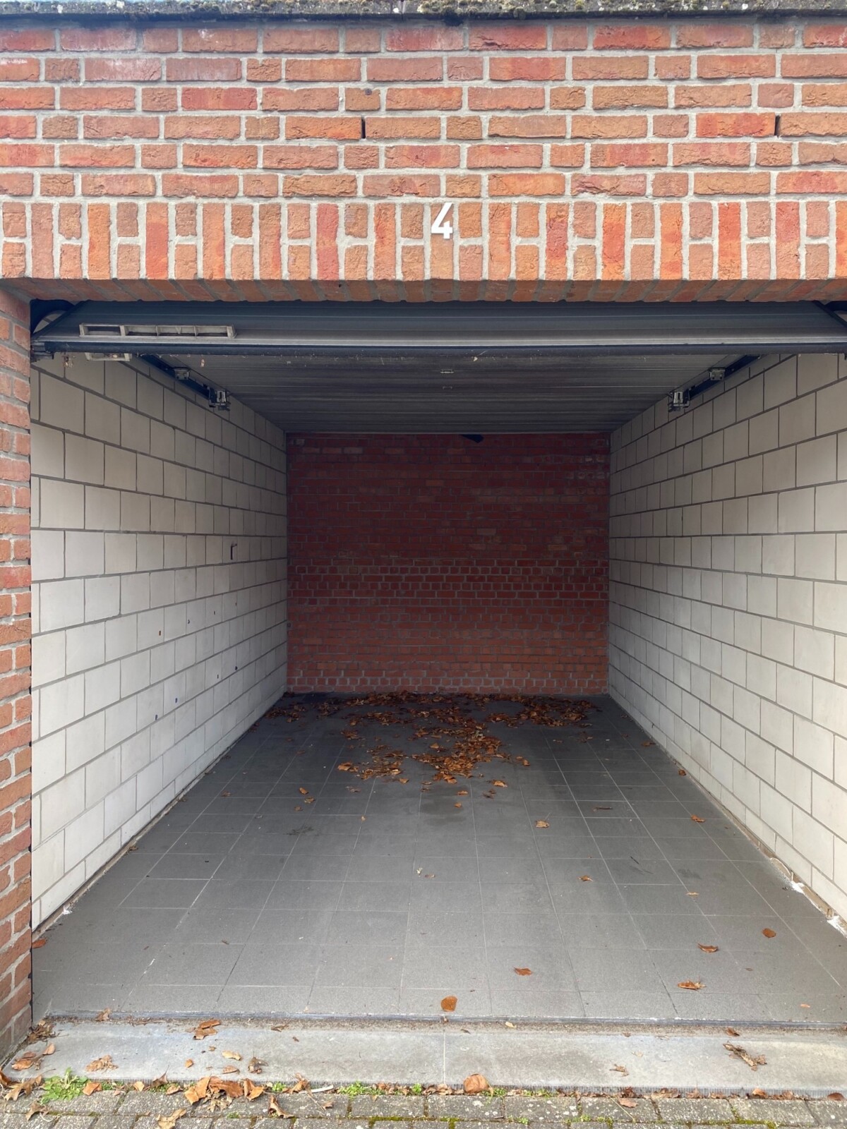 Zeer goed gelegen gesloten garageboxen