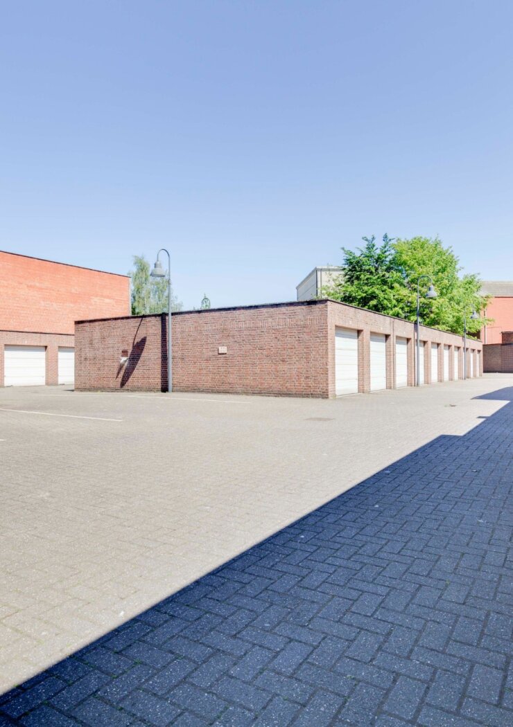 Zeer goed gelegen gesloten garageboxen