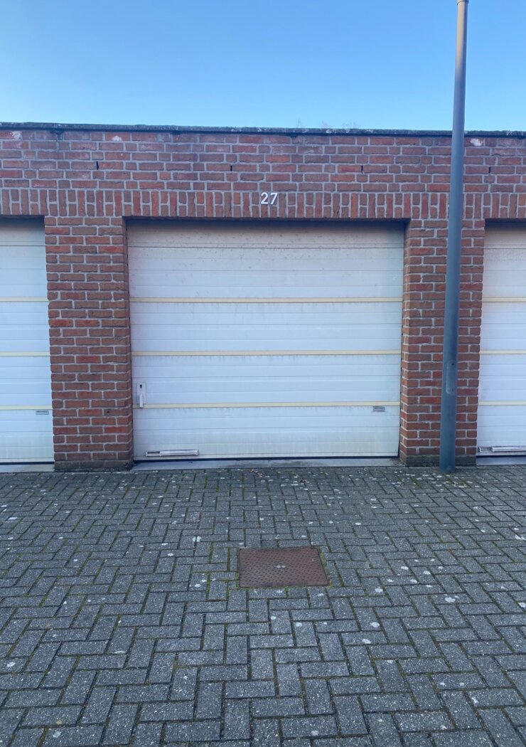 Zeer goed gelegen gesloten garageboxen