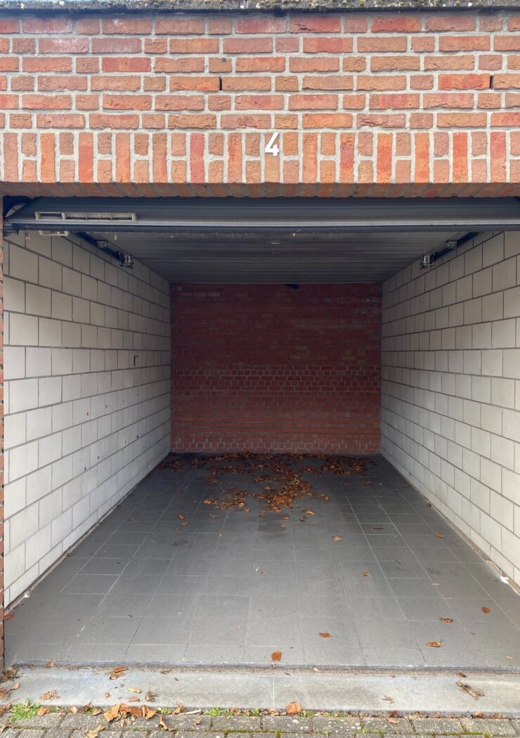 Zeer goed gelegen gesloten garageboxen