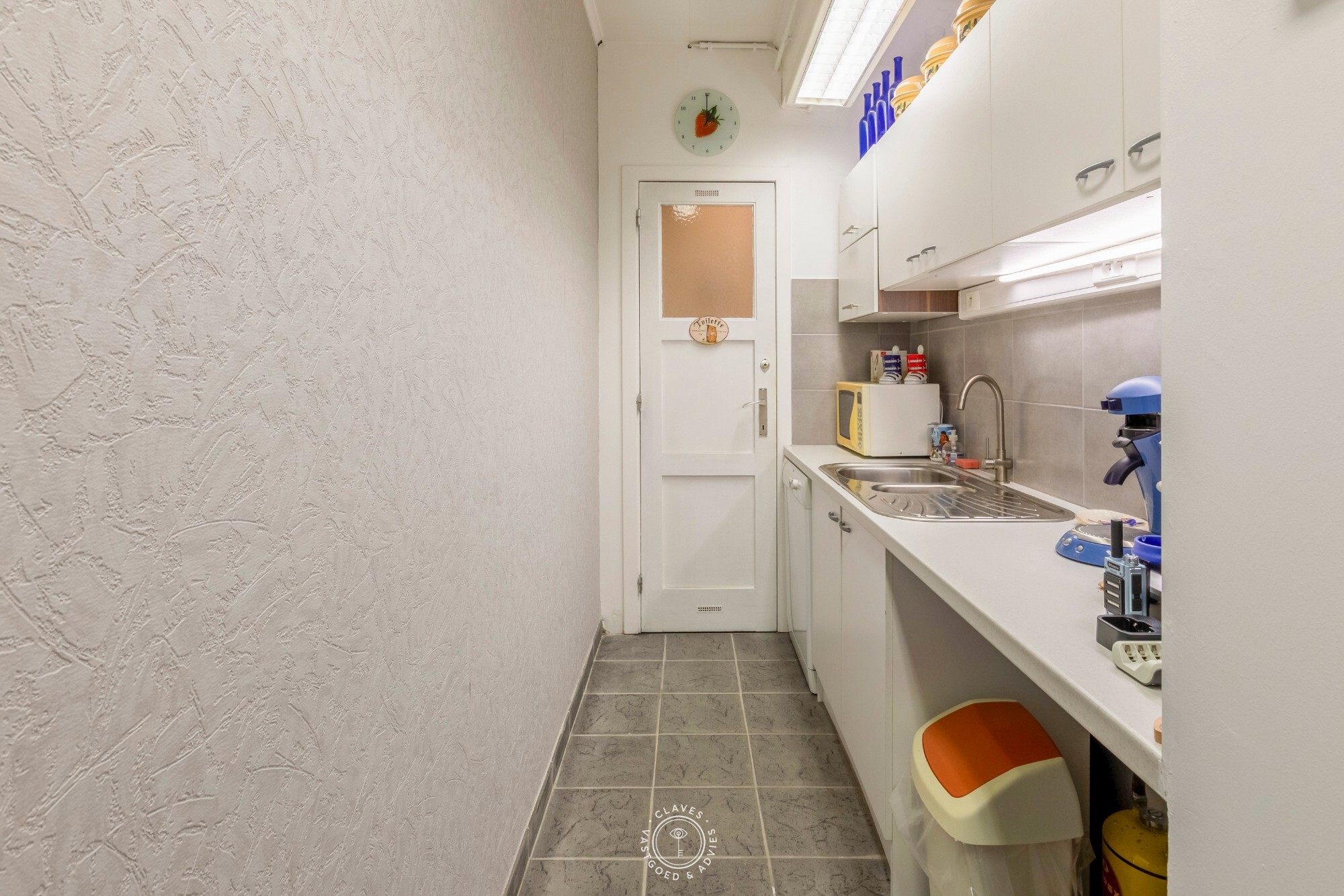 Opbrengsteigendom (ruime burgerwoning) bestaande uit 2 appartementen en garage