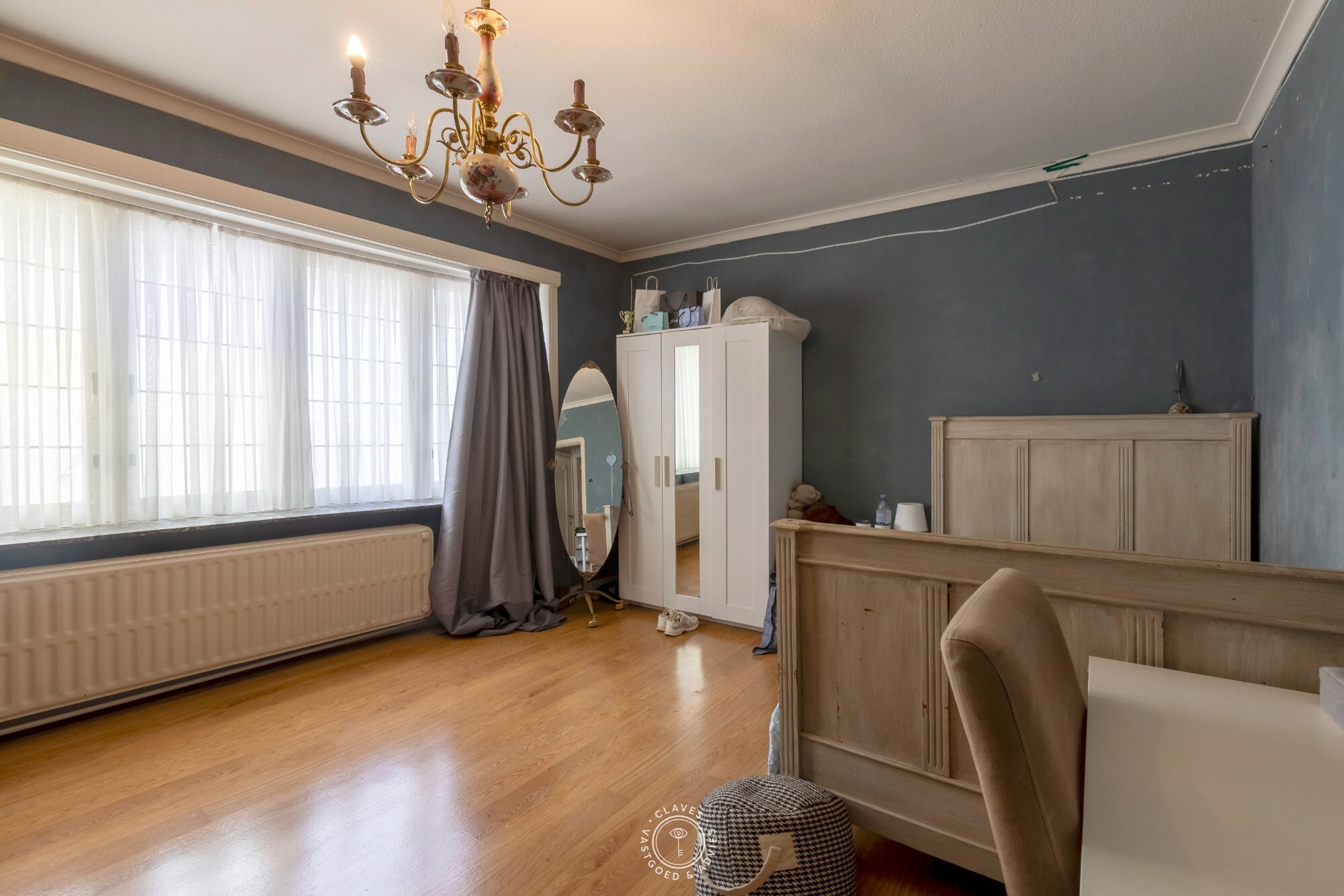 Opbrengsteigendom (ruime burgerwoning) bestaande uit 2 appartementen en garage