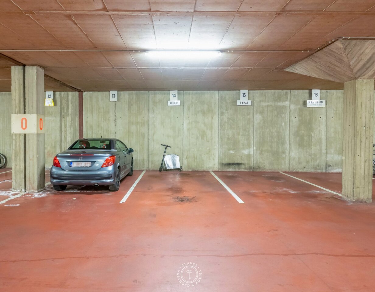 Gelijkvloers en ondergrondse autostaanplaats in centrum Sint-Niklaas