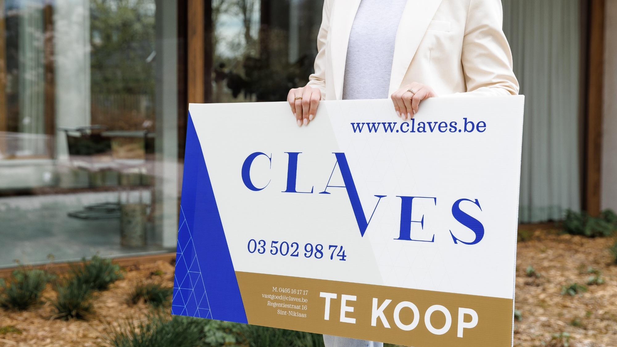 Gelijkvloers en ondergrondse autostaanplaats in centrum Sint-Niklaas