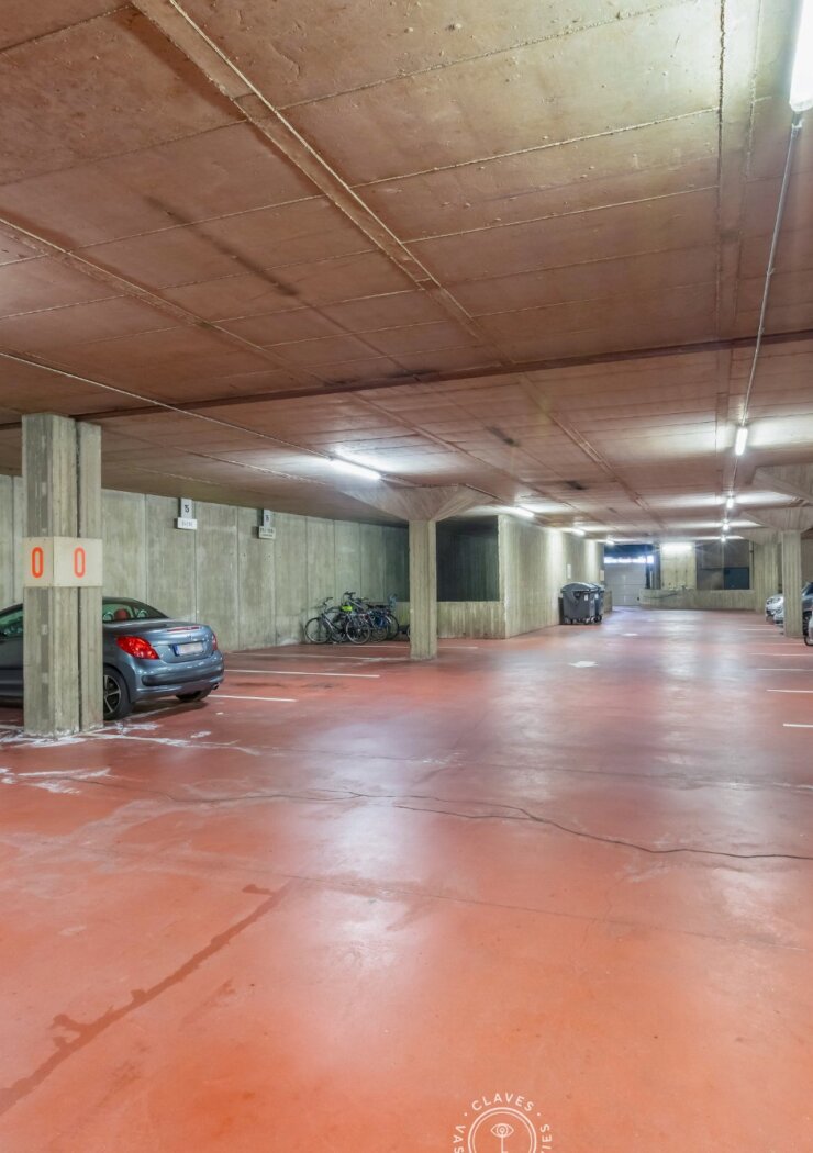 Gelijkvloers en ondergrondse autostaanplaats in centrum Sint-Niklaas
