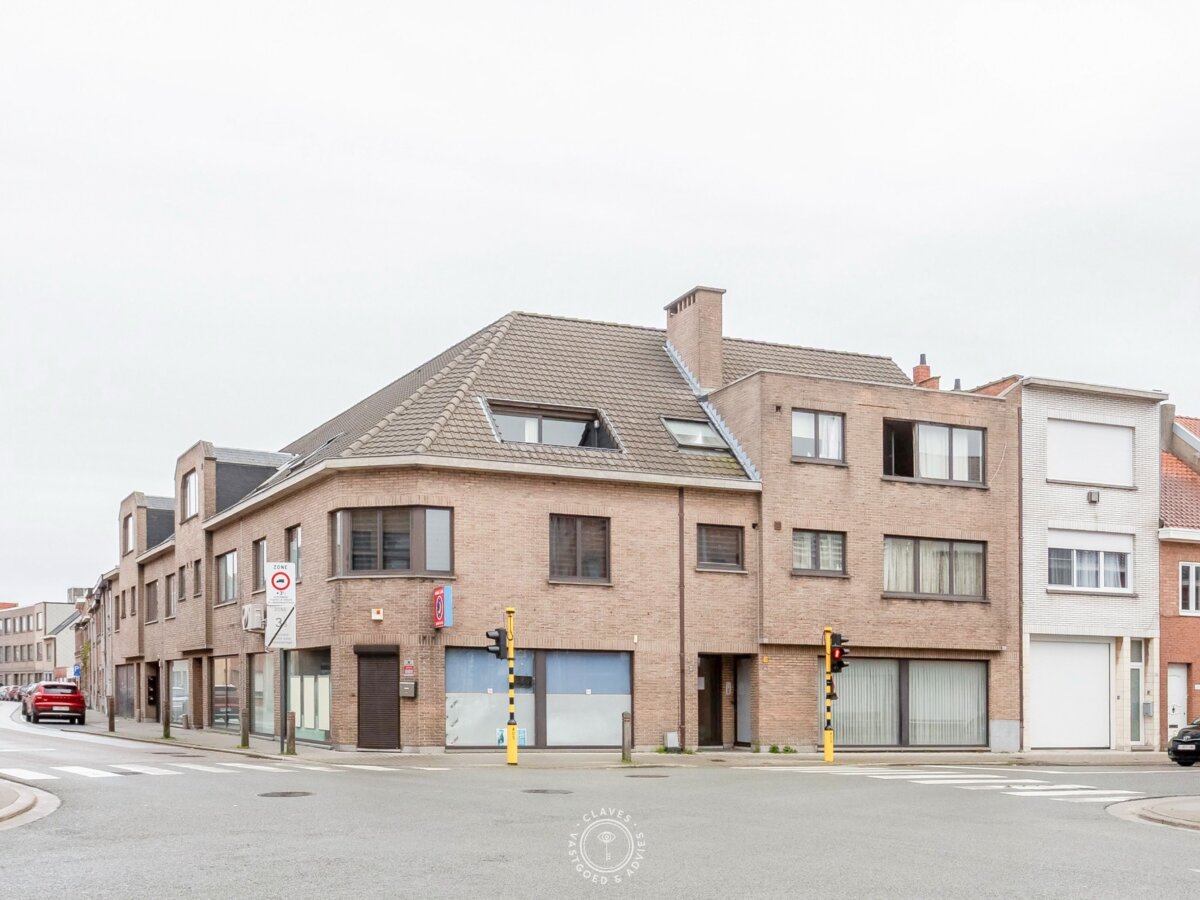 Zeer interessante opbrengsteigendom op wandelafstand van het station (11 units en 8 autostaanplaatsen)