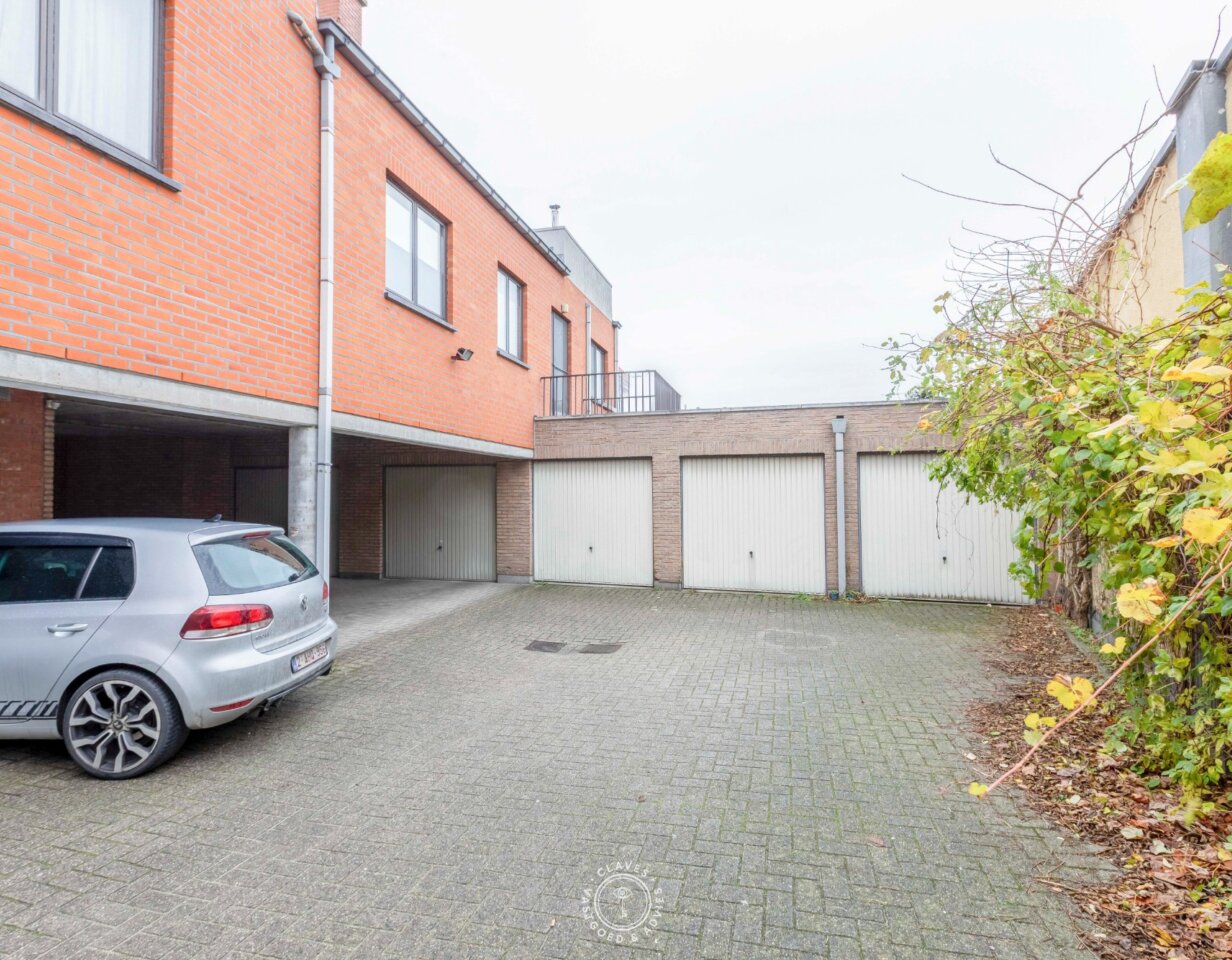 Zeer interessante opbrengsteigendom op wandelafstand van het station (11 units en 8 autostaanplaatsen)