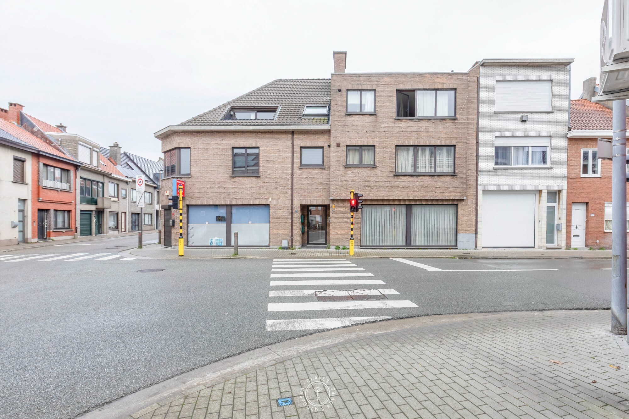 Zeer interessante opbrengsteigendom op wandelafstand van het station (11 units en 8 autostaanplaatsen)