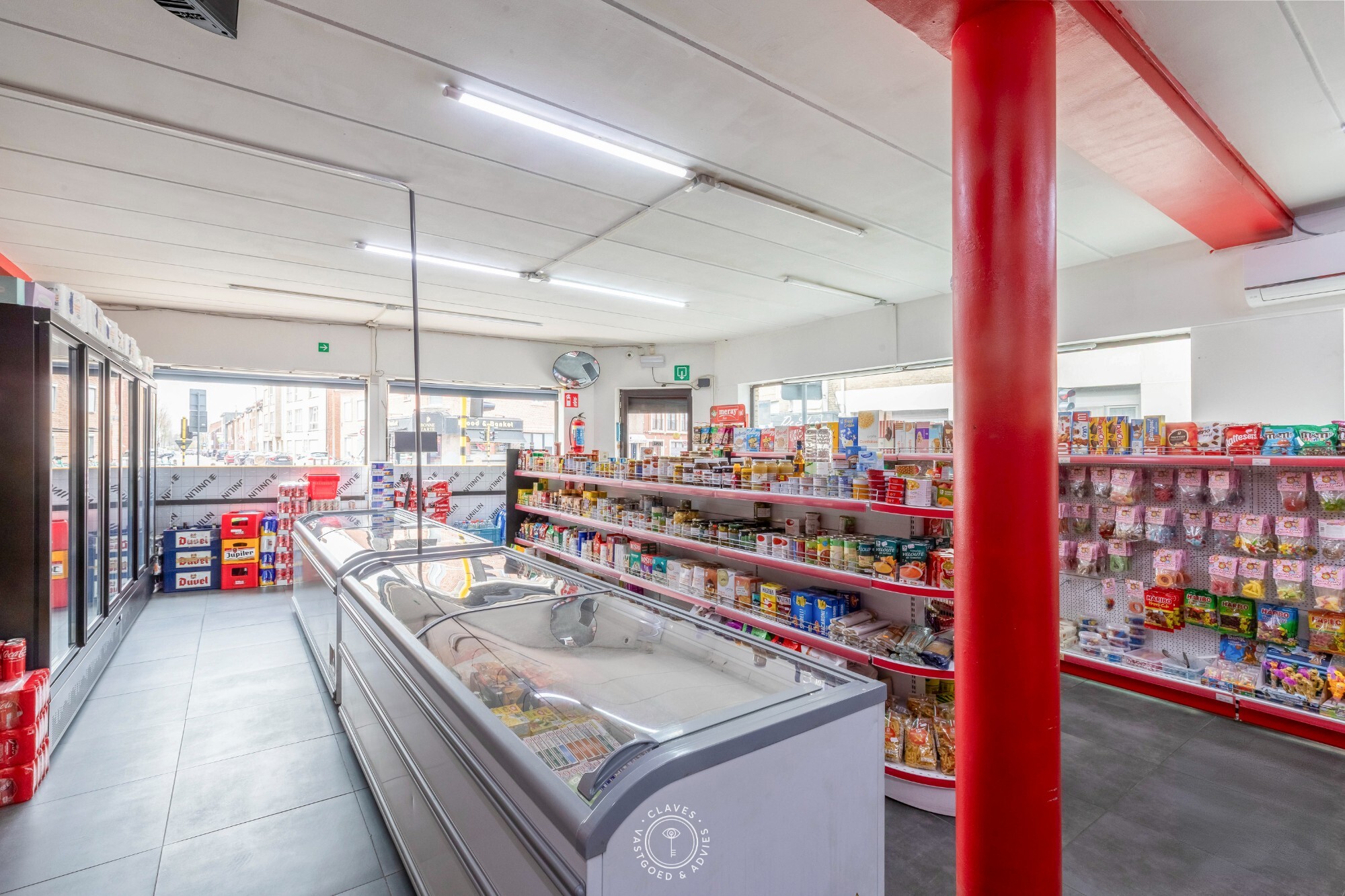 Zeer interessante opbrengsteigendom op wandelafstand van het station (11 units en 8 autostaanplaatsen)
