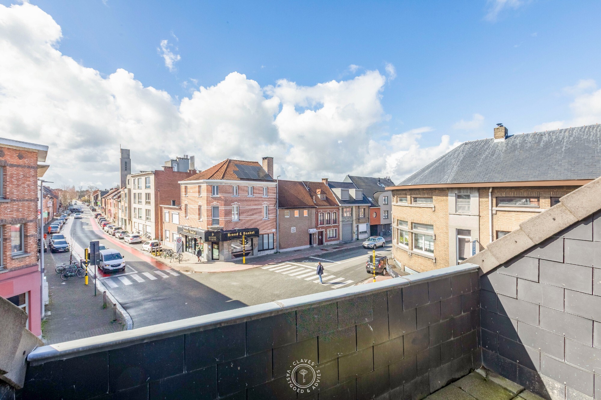 Zeer interessante opbrengsteigendom op wandelafstand van het station (11 units en 8 autostaanplaatsen)