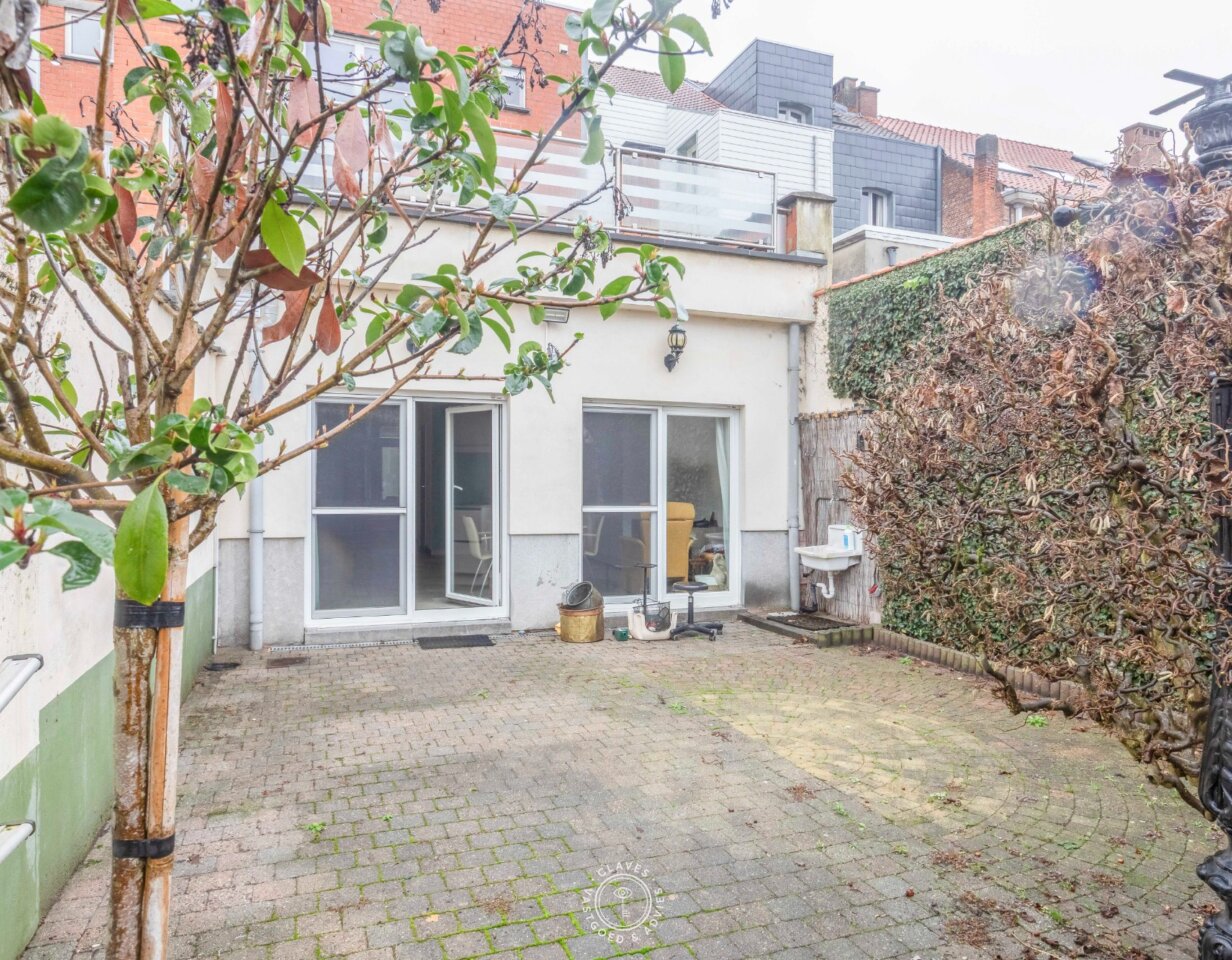 Ruime gelijkvloerse studio met uitzonderlijk groot terras