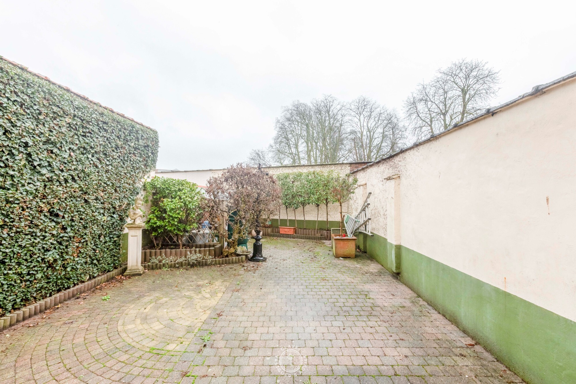 Ruime gelijkvloerse studio met uitzonderlijk groot terras