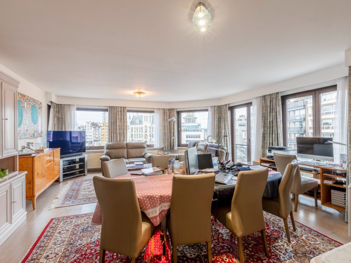 Ruim appartement met uitzicht op de Grote Markt