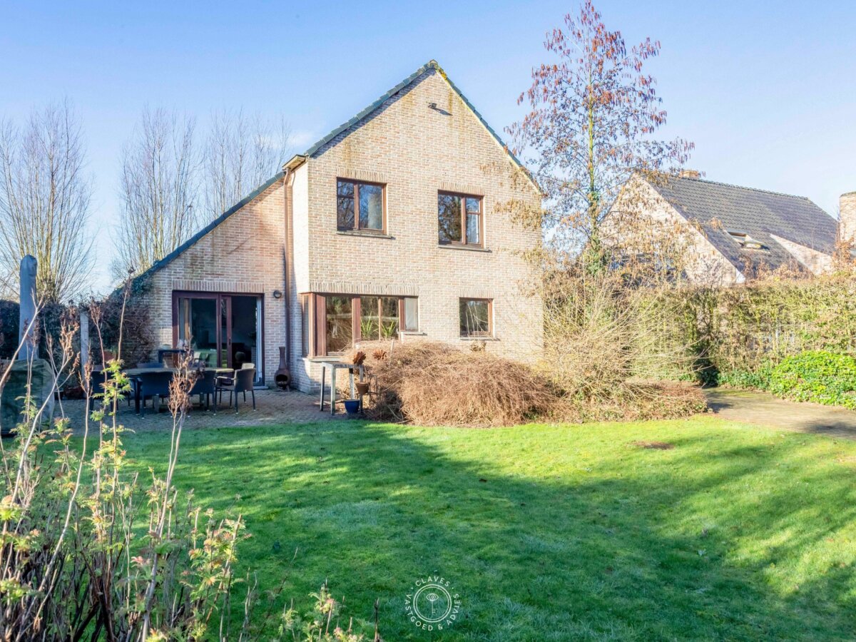 Welgelegen villa in Sinaai op een kwalitatief perceel