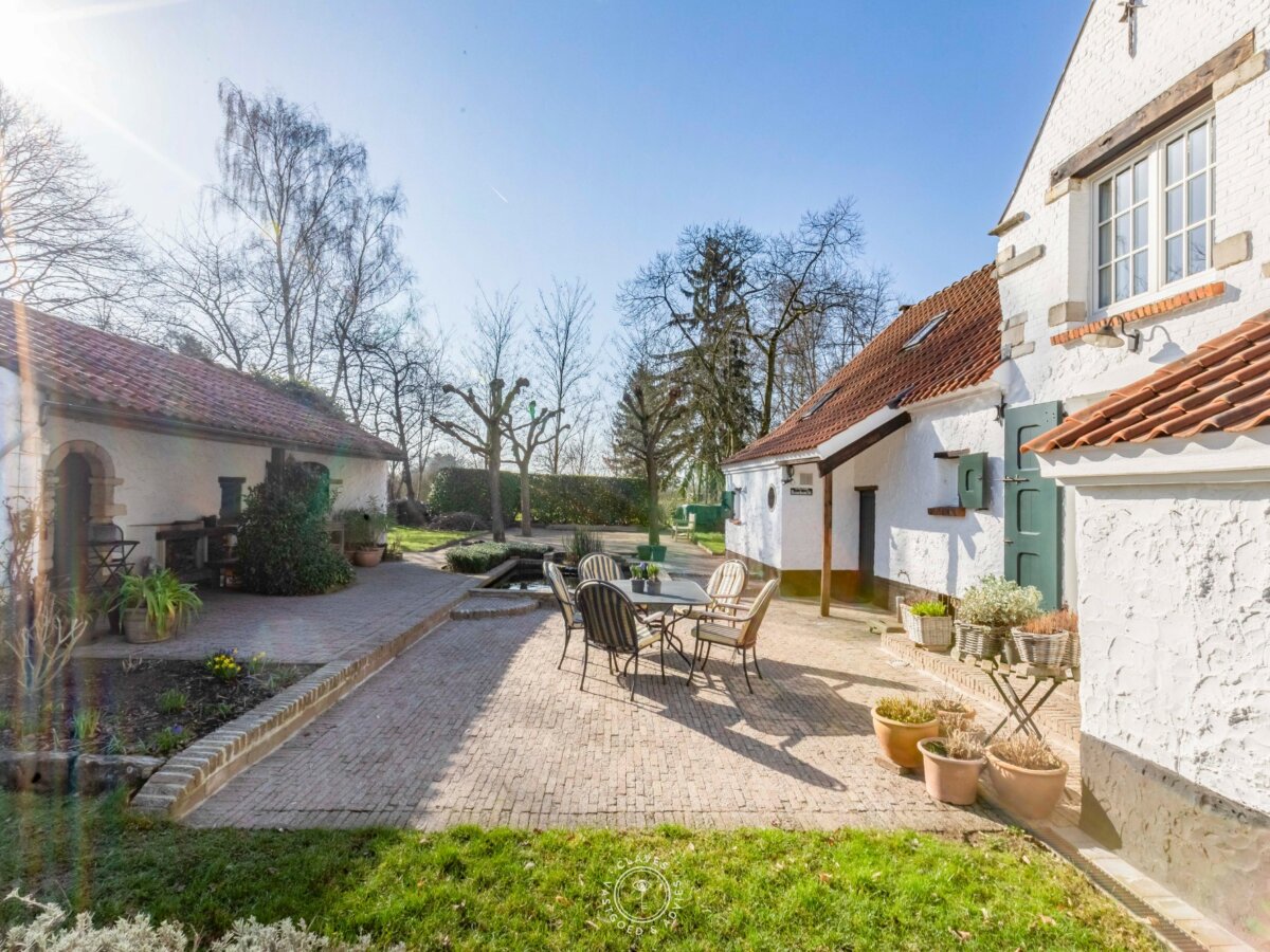 Charmante hofstede op 2.280 m² in het landelijke Sint-Pauwels