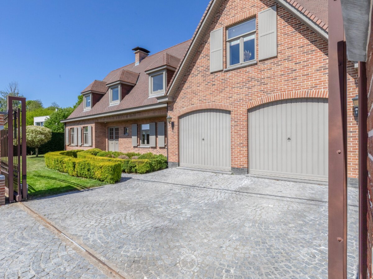Zeer ruime en rustig gelegen villa aan de rand van de velden in Sinaai-Waas