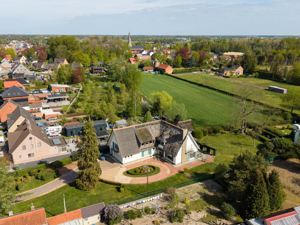 Ruim pand met woonst op uitzonderlijk perceel van meer dan 3.000 m²