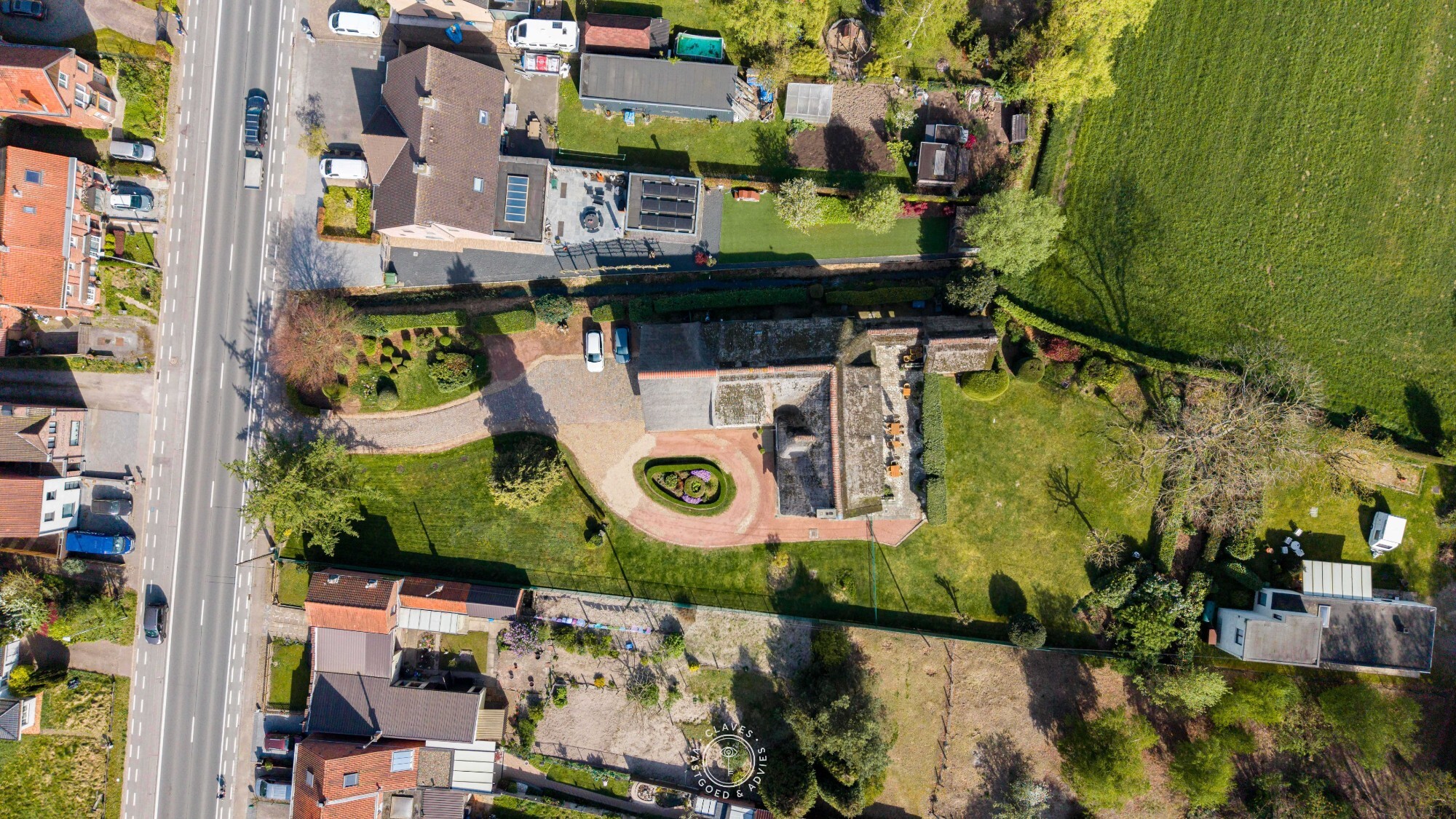 Ruim pand met woonst op uitzonderlijk perceel van meer dan 3.000 m²