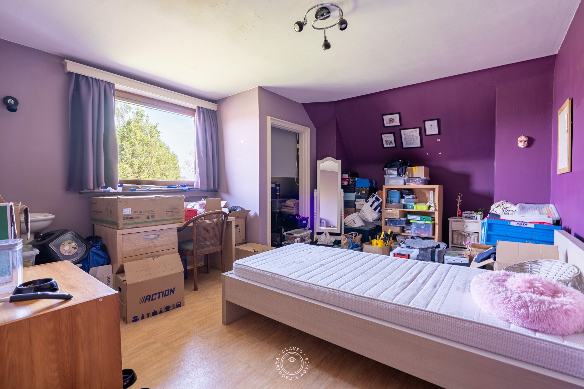 Ruim pand met woonst op uitzonderlijk perceel van meer dan 3.000 m²