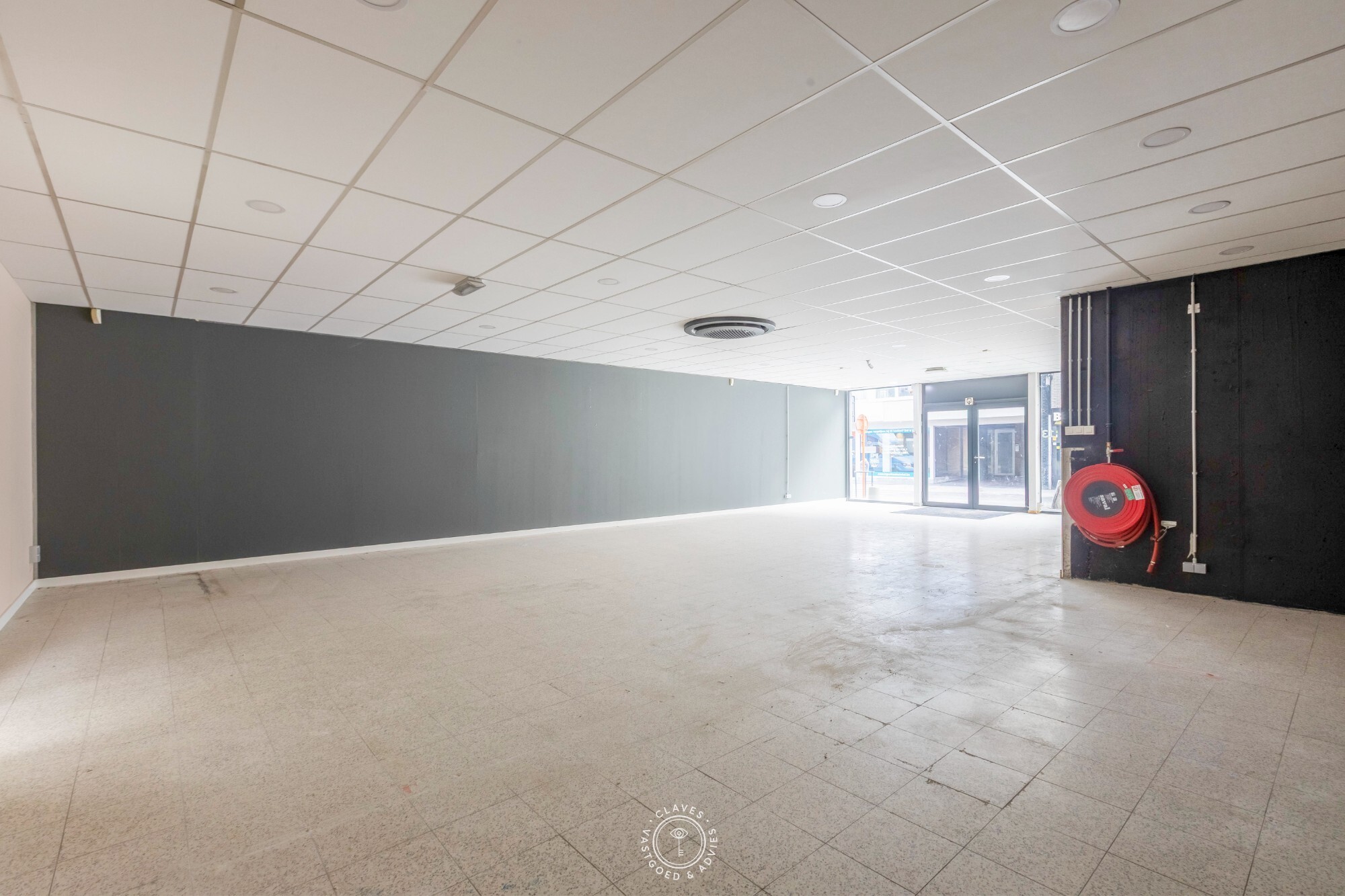 Ruim handelspand in het centrum van Temse