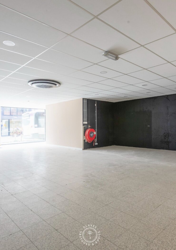 Ruim handelspand in het centrum van Temse
