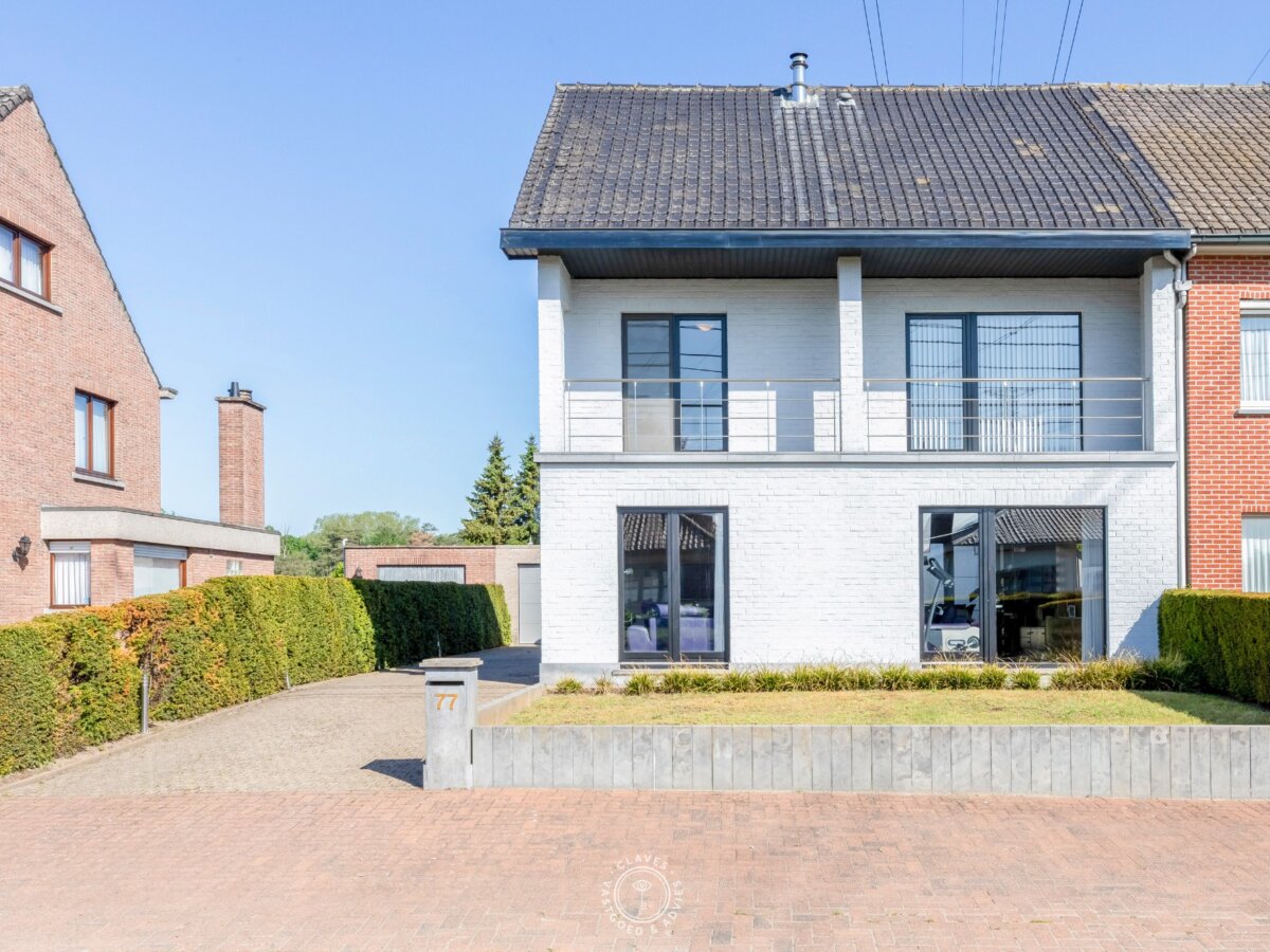 Ruime halfopen bebouwing met weiland op 6029 m²